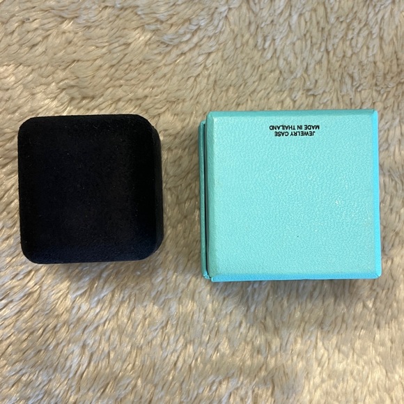 TIFFANY Ring/Charm/Earring/Cuff Links Box - Picture 5 of 8